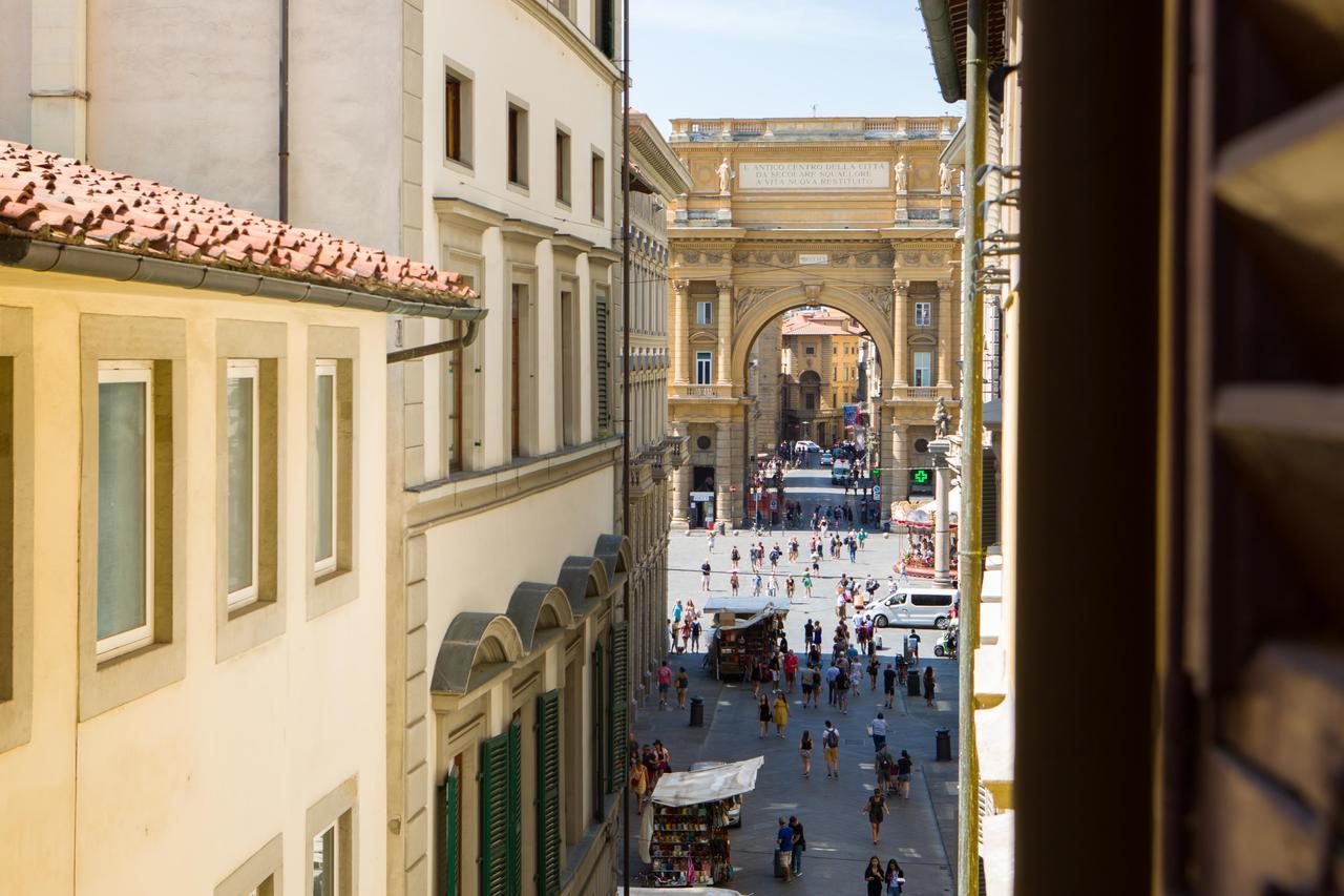 Typical Florentine Apartment ฟลอเรนซ์ ภายนอก รูปภาพ